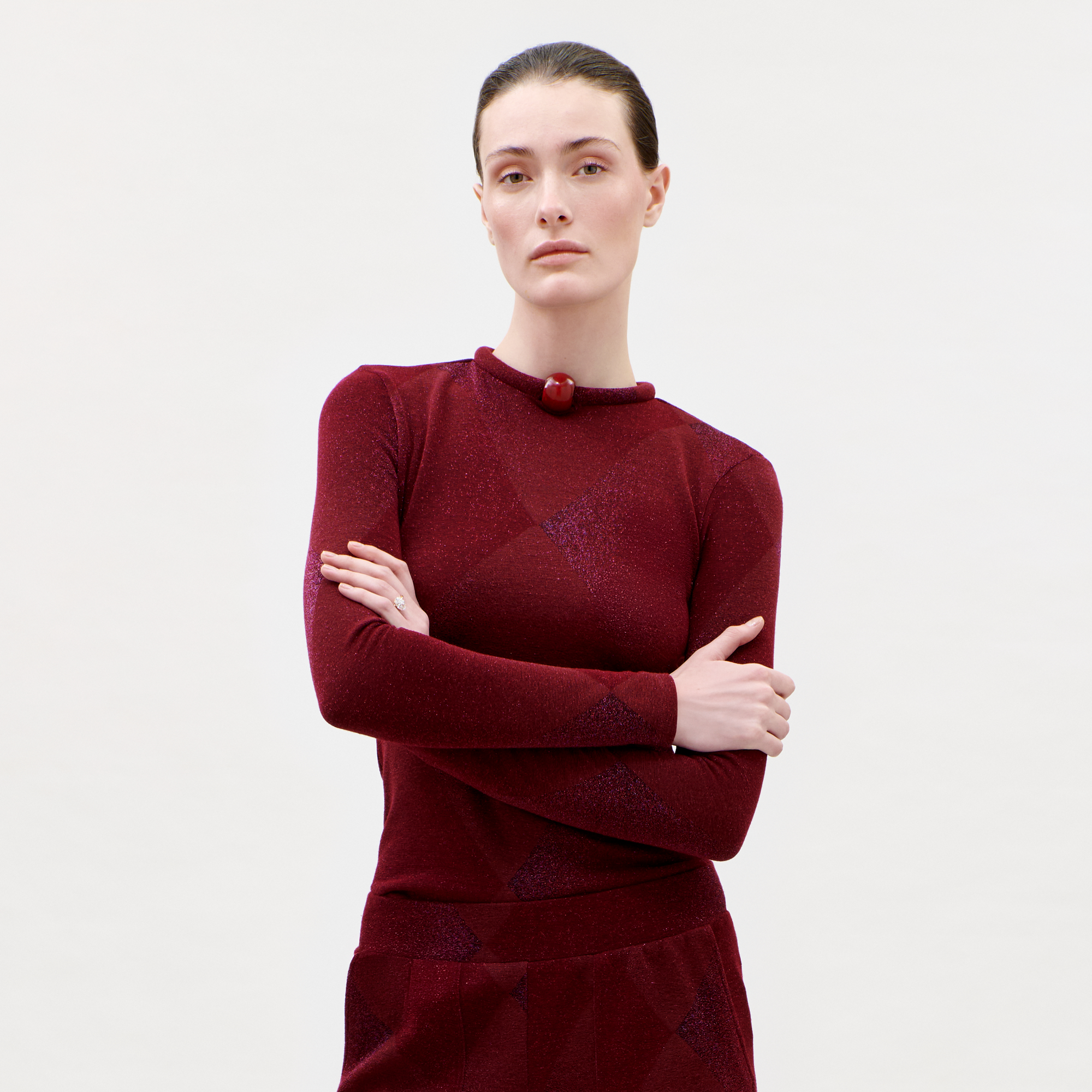 16LailaT-shirt_Burgundy_HOLIDAYCAPSULE2026_FRONT
