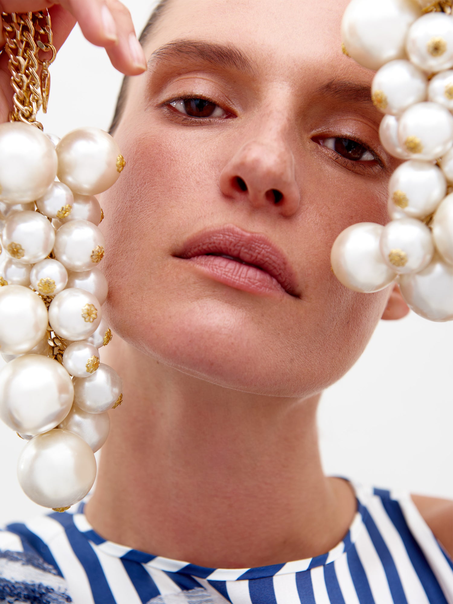 Model holding pearl accessories